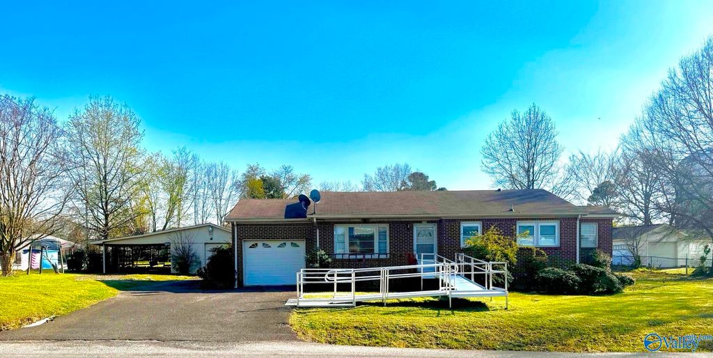 274 Beulah Cut-Off Road, Albertville, AL 35950