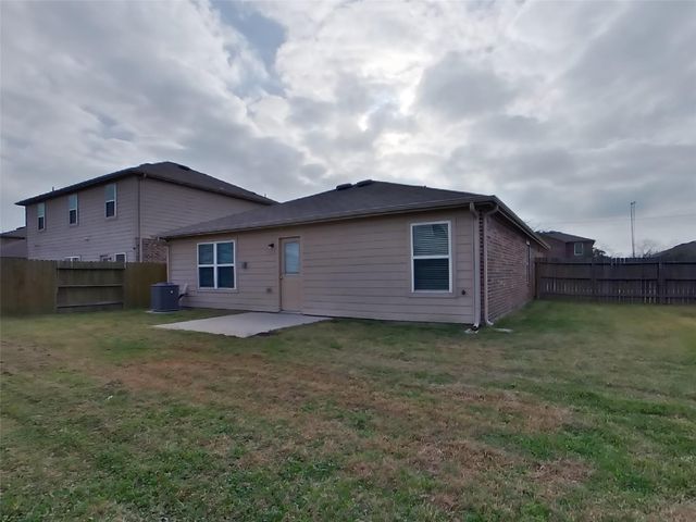 701 Totem Trail Drive, Acatan De Las Pinas, TX 77568