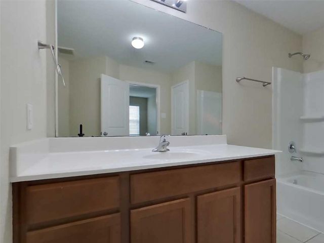 701 Totem Trail Drive, Acatan De Las Pinas, TX 77568