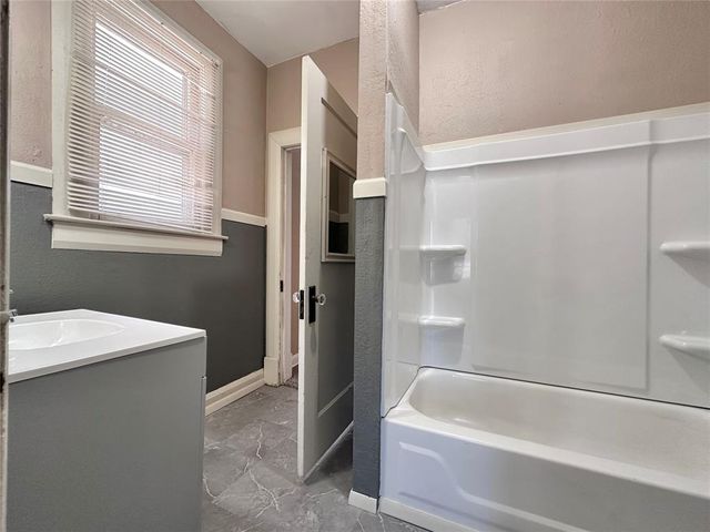 327 N Park Avenue, Shawnee, OK 74801