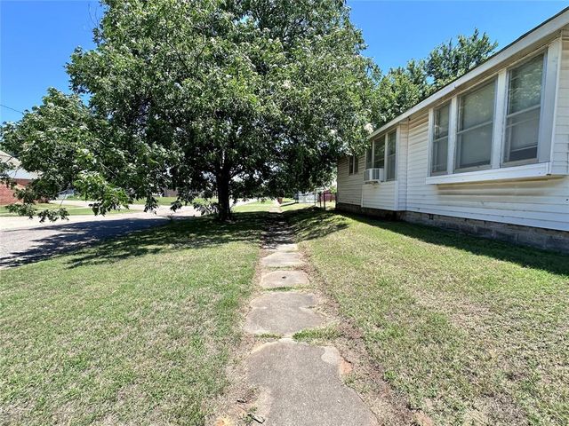 327 N Park Avenue, Shawnee, OK 74801
