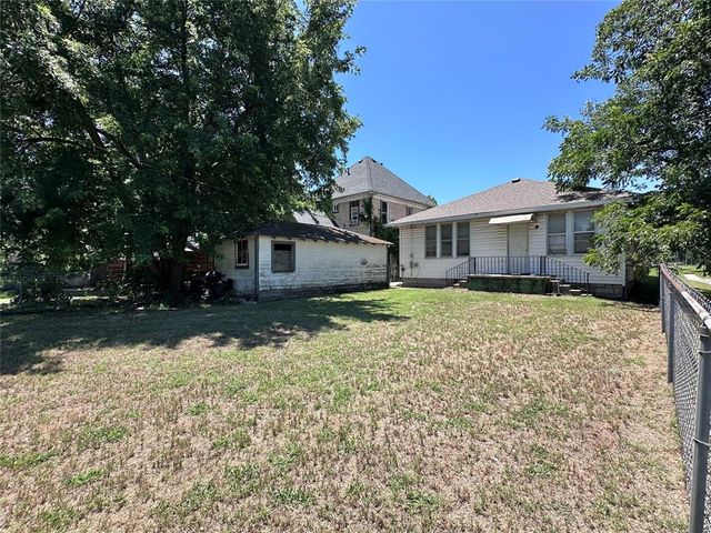 327 N Park Avenue, Shawnee, OK 74801