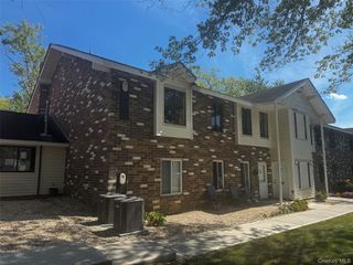 8 Denver Court 8D, Coram, NY 11727