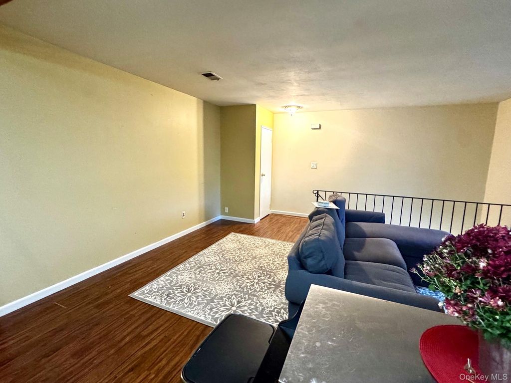 8 Denver Court 8D, Coram, NY 11727 — photo 3