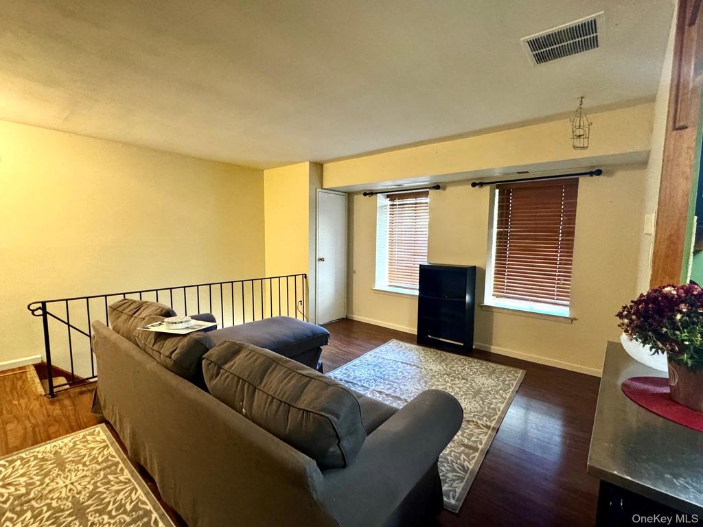 8 Denver Court 8D, Coram, NY 11727 — photo 4