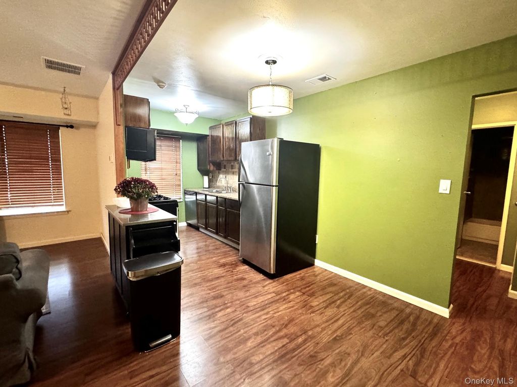 8 Denver Court 8D, Coram, NY 11727 — photo 5