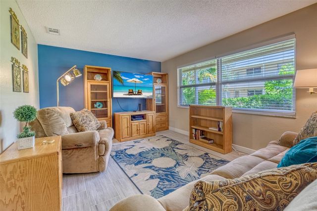 10039 62ND AVENUE N 2, St Petersburg, FL 33708