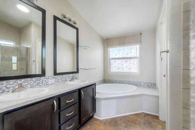 525 W El Norte Parkway 214, Escondido, CA 92026