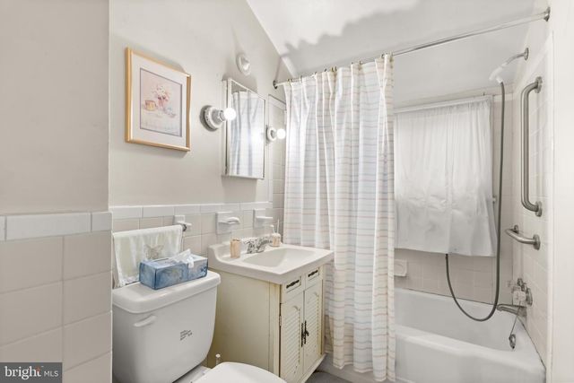 805 50TH PL NE, Washington, DC 20019