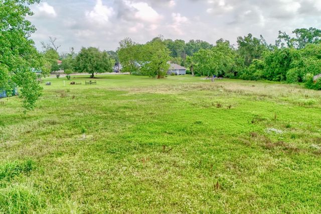 1821 S Victory Drive, Houston, TX 77088