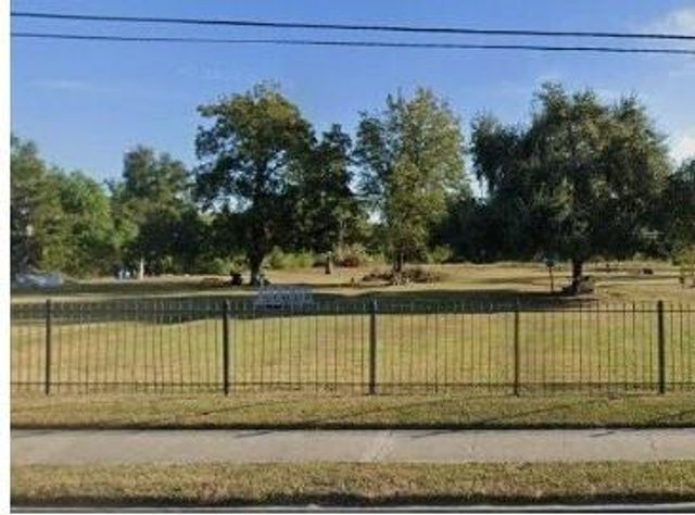 1821 S Victory Drive, Houston, TX 77088