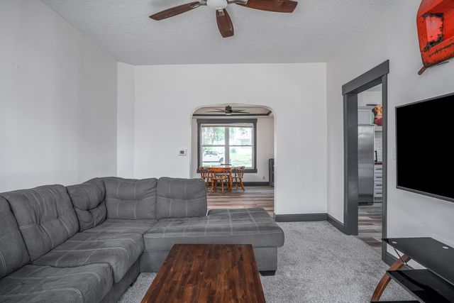 1821 Central Avenue, Bettendorf, IA 52722