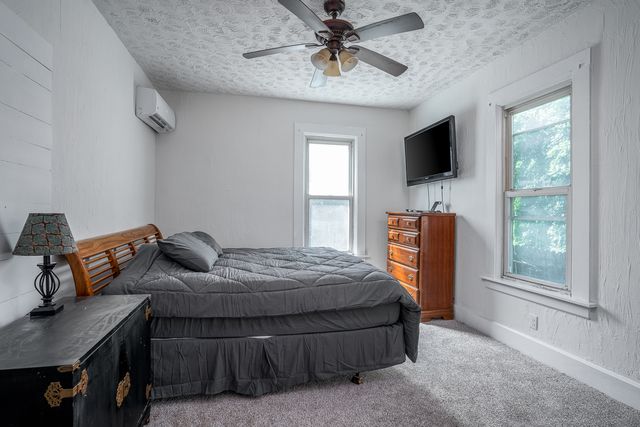 1821 Central Avenue, Bettendorf, IA 52722