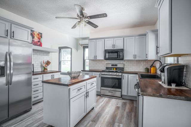 1821 Central Avenue, Bettendorf, IA 52722