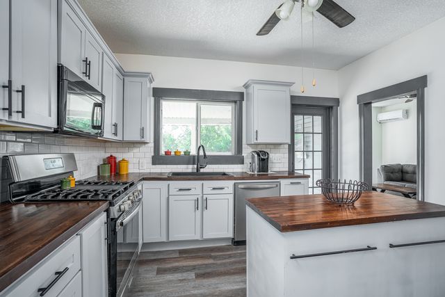1821 Central Avenue, Bettendorf, IA 52722