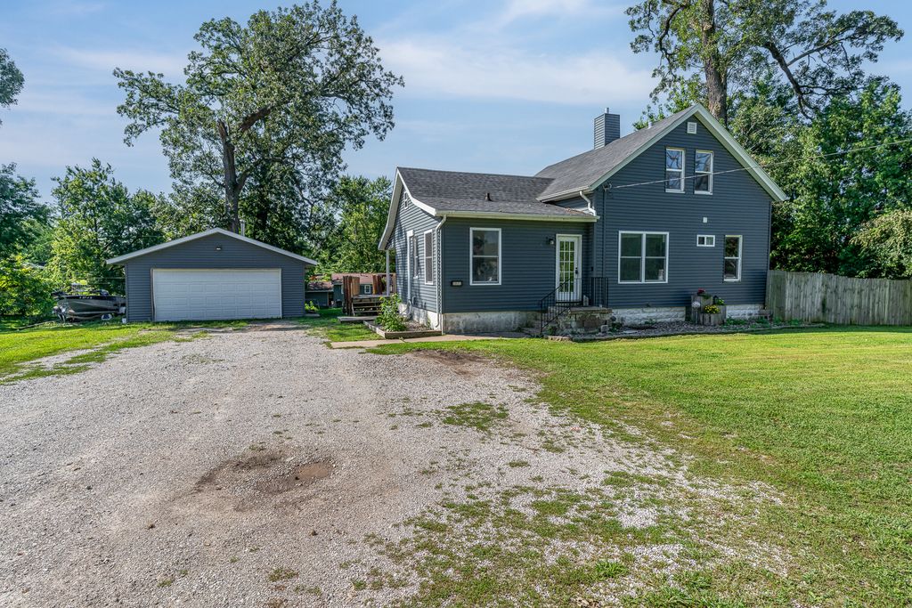 1821 Central Avenue, Bettendorf, IA 52722