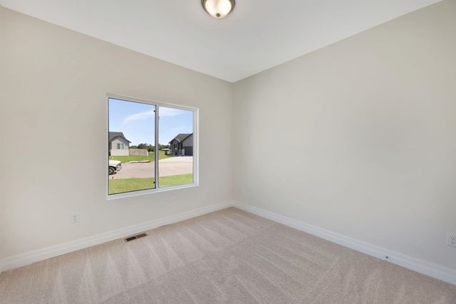 141 E Poplar Cir, Goddard, KS 67052