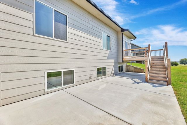 141 E Poplar Cir, Goddard, KS 67052