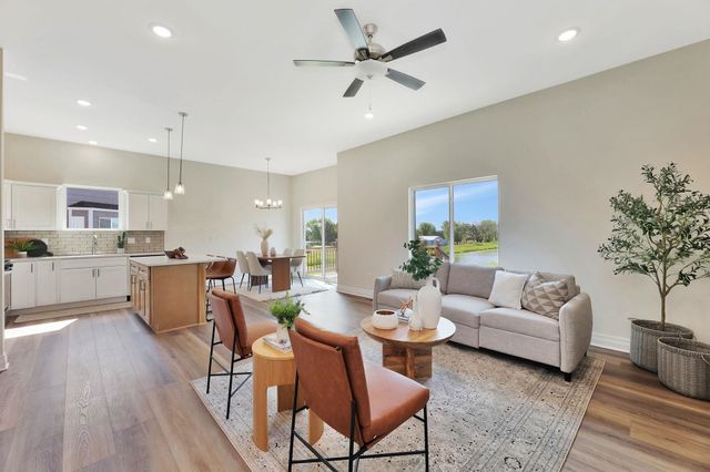 141 E Poplar Cir, Goddard, KS 67052