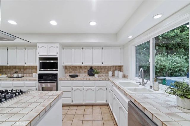 5620 Middle Crest, Agoura Hills, CA 91301