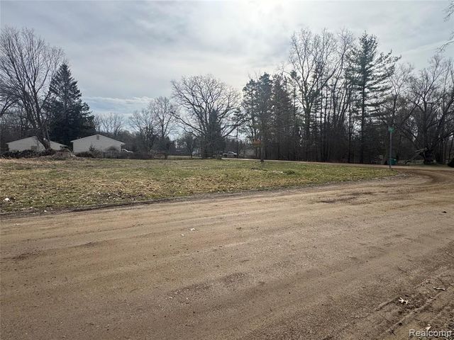 4235 Quick Road, Holly, MI 48442