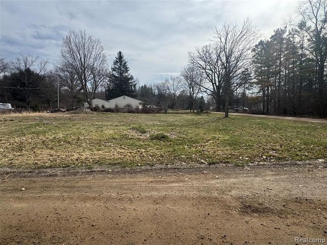 4235 Quick Road, Holly, MI 48442