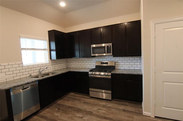 24010 Farmstead Drive, Hockley, TX 77447