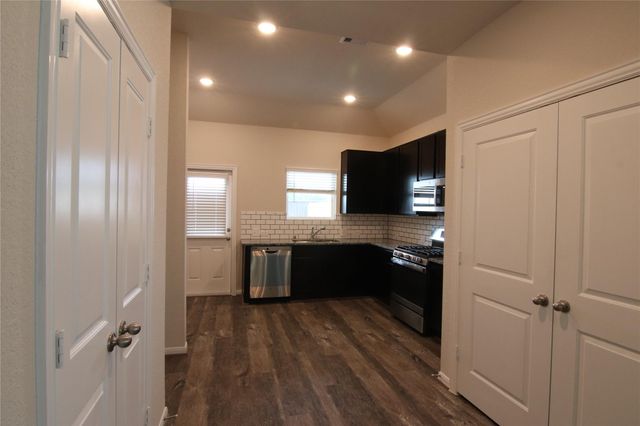 24010 Farmstead Drive, Hockley, TX 77447