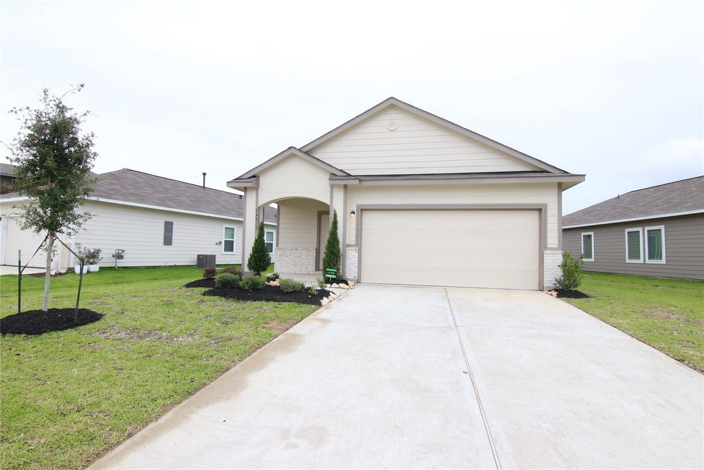 24010 Farmstead Drive, Hockley, TX 77447