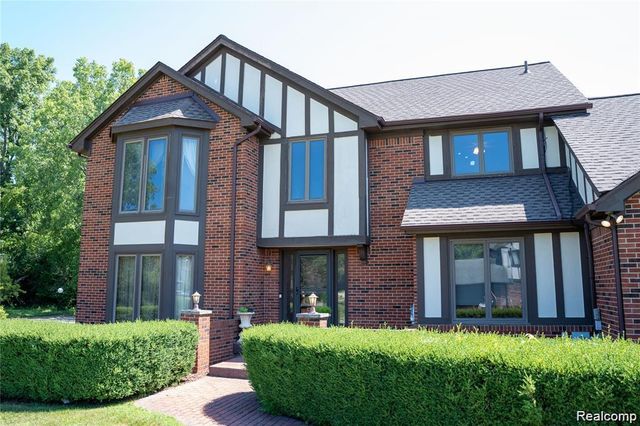6651 Arlington Drive, West Bloomfield Charter Township, MI 48322