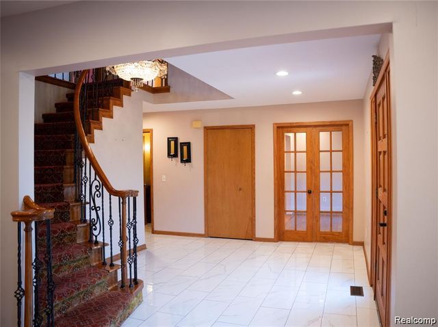 6651 Arlington Drive, West Bloomfield Charter Township, MI 48322
