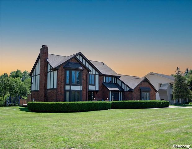 6651 Arlington Drive, West Bloomfield Charter Township, MI 48322