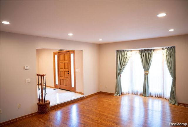 6651 Arlington Drive, West Bloomfield Charter Township, MI 48322