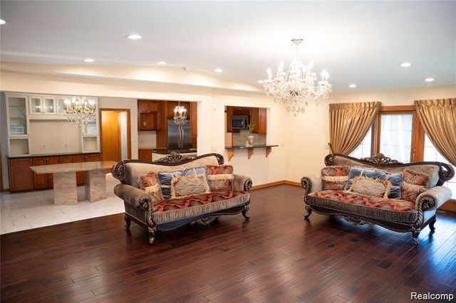 6651 Arlington Drive, West Bloomfield Charter Township, MI 48322