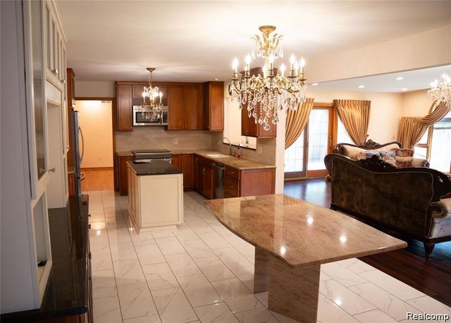 6651 Arlington Drive, West Bloomfield Charter Township, MI 48322