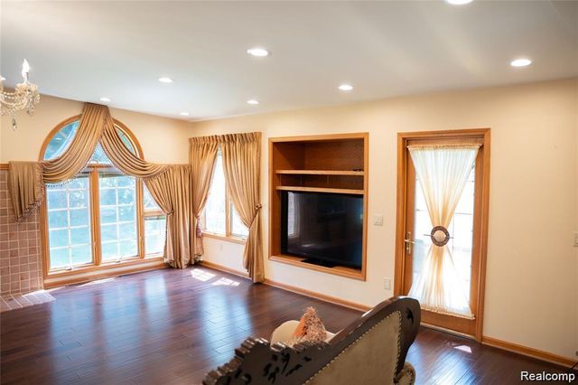 6651 Arlington Drive, West Bloomfield Charter Township, MI 48322