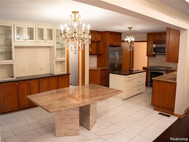 6651 Arlington Drive, West Bloomfield Charter Township, MI 48322