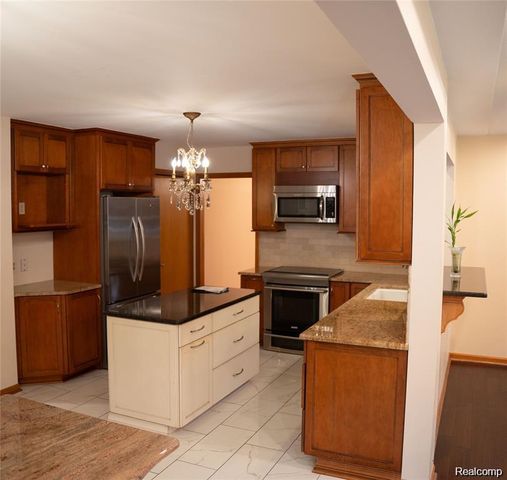 6651 Arlington Drive, West Bloomfield Charter Township, MI 48322