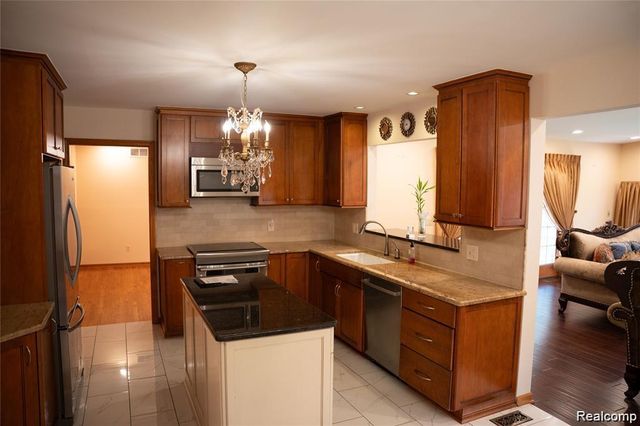 6651 Arlington Drive, West Bloomfield Charter Township, MI 48322