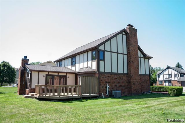 6651 Arlington Drive, West Bloomfield Charter Township, MI 48322