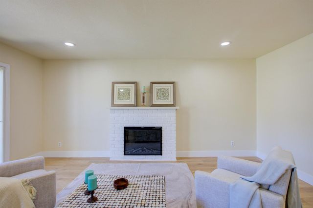 1673 Sacramento Dr, Merced, CA 95348