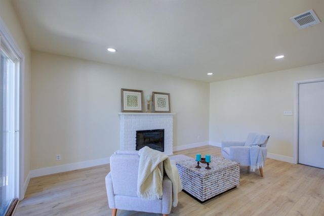 1673 Sacramento Dr, Merced, CA 95348