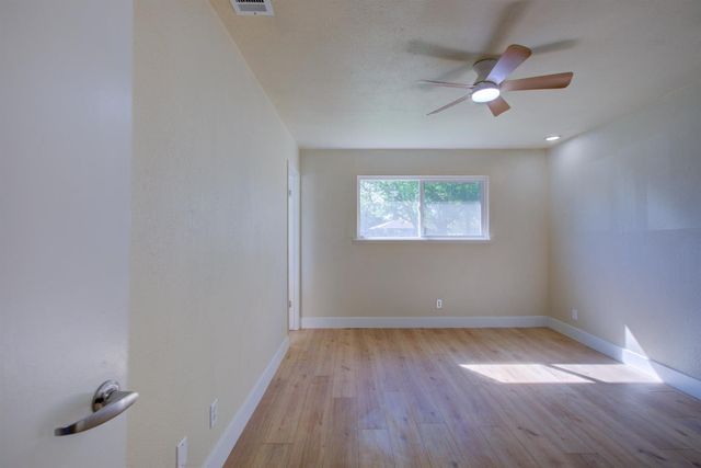 1673 Sacramento Dr, Merced, CA 95348