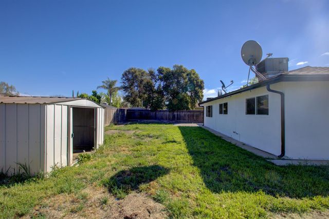 1673 Sacramento Dr, Merced, CA 95348
