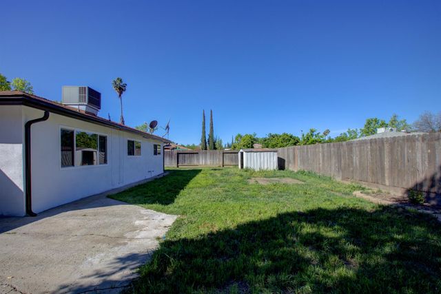 1673 Sacramento Dr, Merced, CA 95348