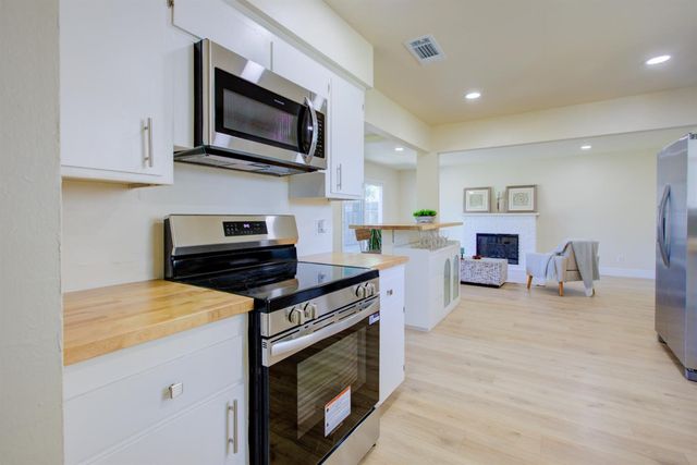 1673 Sacramento Dr, Merced, CA 95348