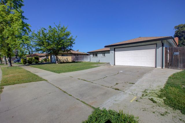 1673 Sacramento Dr, Merced, CA 95348