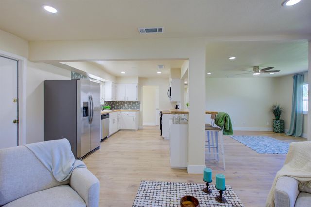 1673 Sacramento Dr, Merced, CA 95348