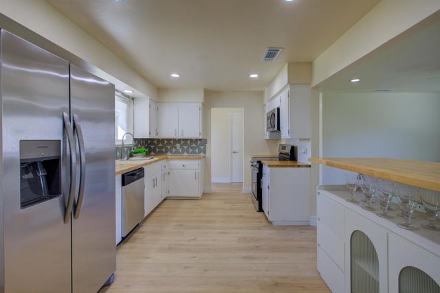 1673 Sacramento Dr, Merced, CA 95348