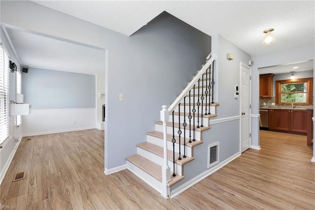 5369 Bagpipers LN, Virginia Beach, VA 23464